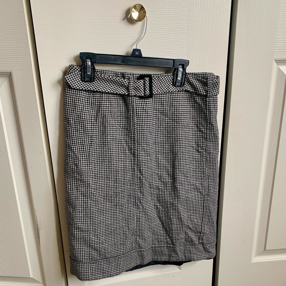 Dark academia Talbots houndstooth pencil skirt